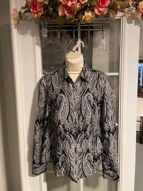 Ann Taylor Black and White Paisley Button-Up silk Blouse